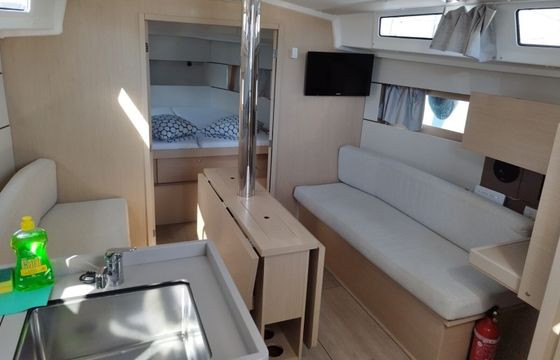 Sailboat Bénéteau Oceanis 38.1 11m