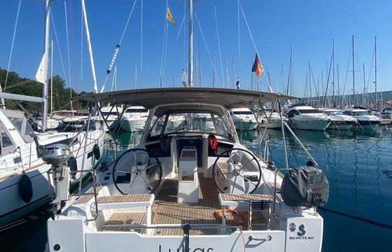 Sailboat Bénéteau Oceanis 38.1 11m