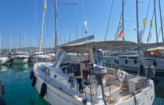 Sailboat Bénéteau Oceanis 38.1 11m