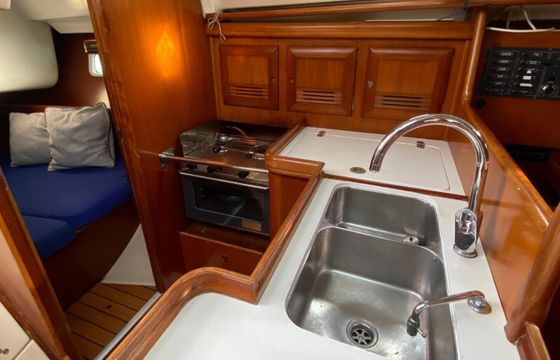 Sailboat Beneteau Oceanis 361 Clipper 10.8m