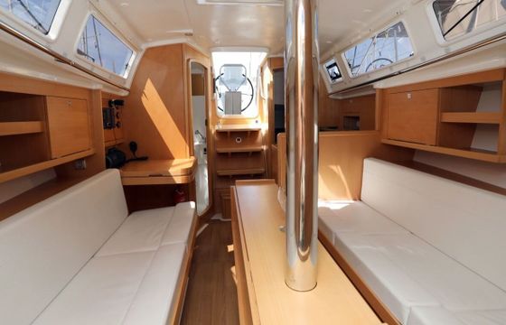 Sailboat Jeanneau Sun Odyssey 319 9.99m
