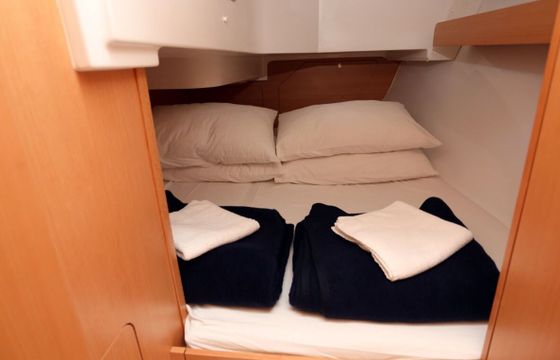 Sailboat Jeanneau Sun Odyssey 319 9.99m