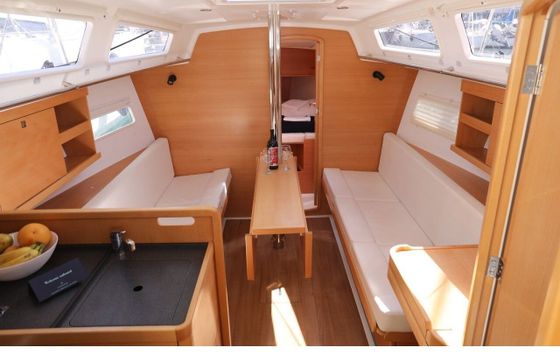 Sailboat Jeanneau Sun Odyssey 319 9.99m