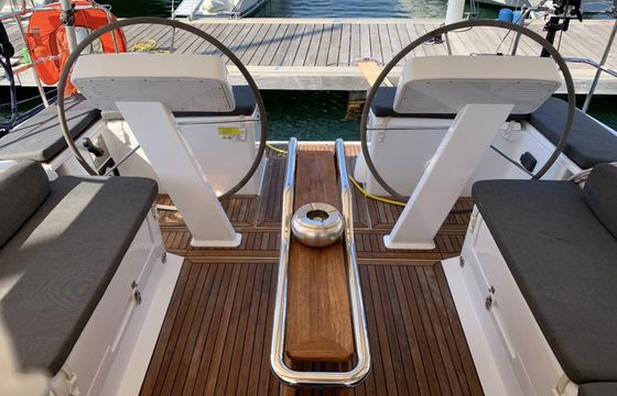 Sailboat HANSE 458 14.04m