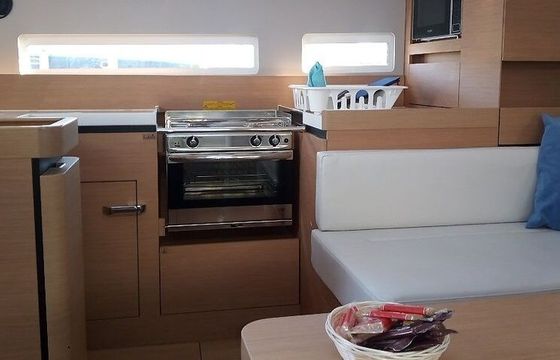 Sailboat Jeanneau Sun Odyssey 410 12.35m