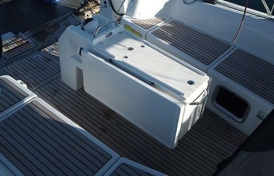 Sailboat Jeanneau Sun Odyssey 410 12.35m
