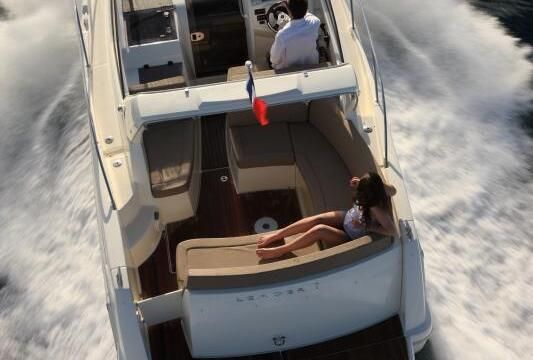 Motorboat Jeanneau Leader 8 320hp