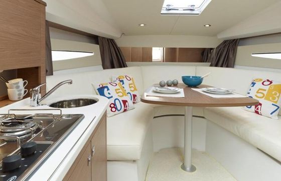 Motorboat Jeanneau Leader 8 320hp