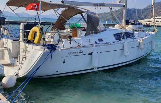 Sailboat Beneteau Oceanis 43 2011 15m