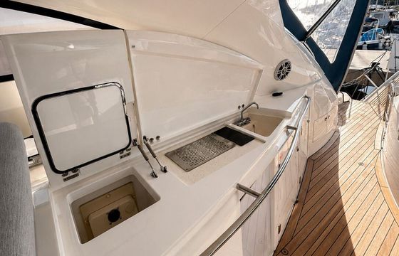 Motor yacht Sunseeker Portofino 53 1600hp
