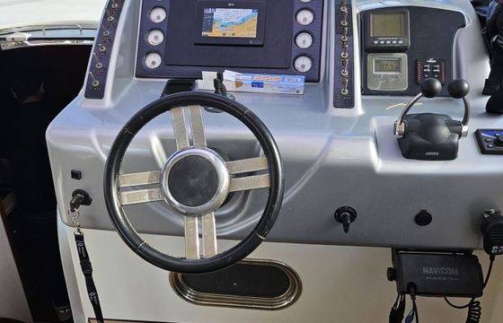 Motorboat Airon Marine 4300 Ttop 640hp