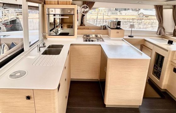 Catamaran FOUTAINE PAJOT ASTREA 42 12.4m