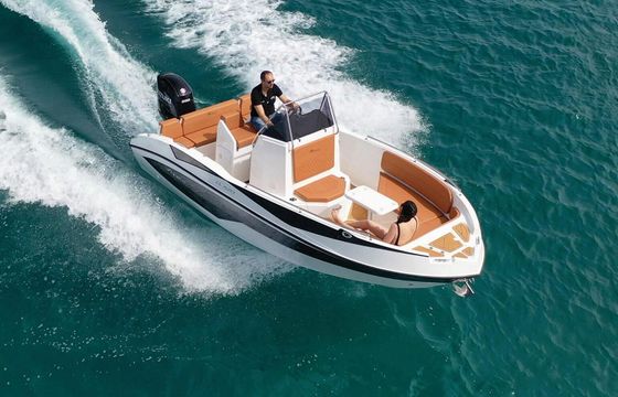 Motorboat Nireus Cl620 200hp
