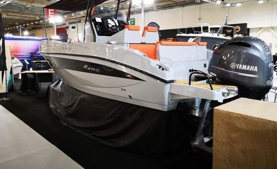 Motorboat Nireus Cl620 200hp