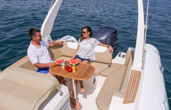 Motorboat CAPELLI TEMPEST 800 300hp