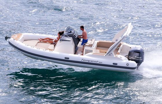 Motorboat CAPELLI TEMPEST 800 300hp