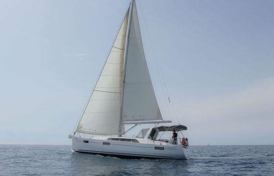 Sailboat Beneteau Oceanis 41.1 12.5m