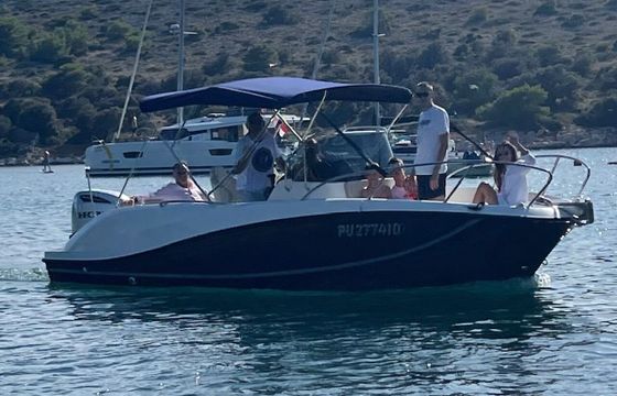 Motorboat Quicksilver Activ 675 Open 200hp