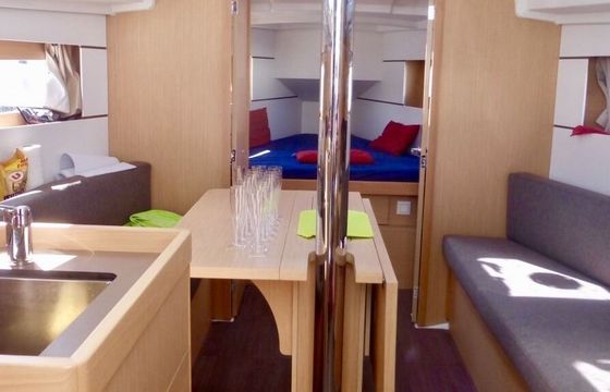 Sailboat BENETEAU Oceanis 35-1 10.5m