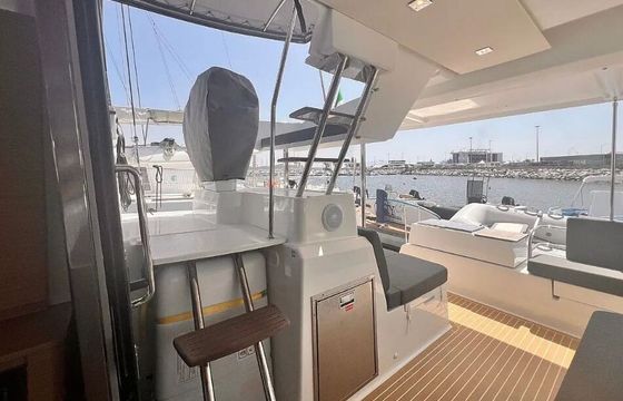 Catamaran Fountaine Pajot Astréa 42 12m