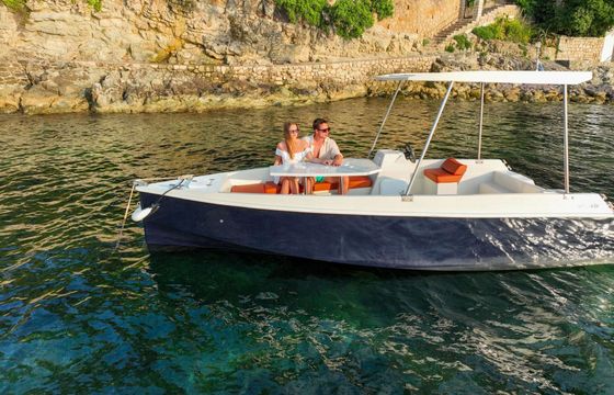 Boat without licence  Lagoon 55 6hp