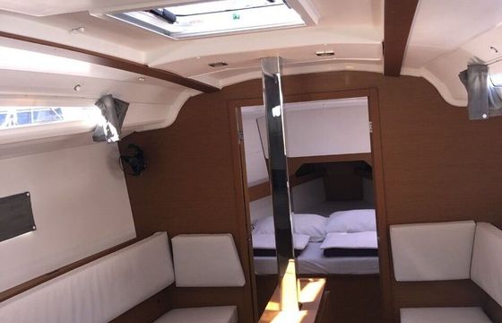 Sailboat Jeanneau Sun Odyssey 349 10m