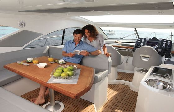 Motor yacht Beneteau Monte Carlo 42 740hp