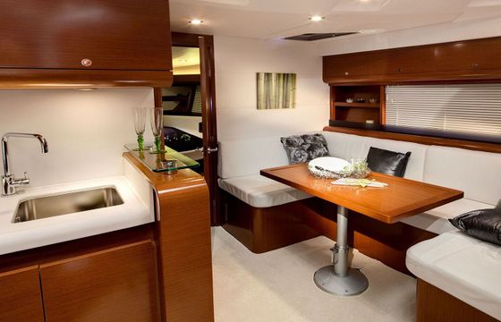 Motor yacht Beneteau Monte Carlo 42 740hp