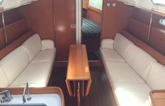 Sailboat BENETEAU FIRST 36.7 10.68m