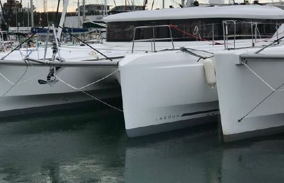 Catamaran LAGOON 46 13.99m
