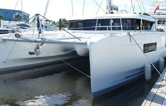Catamaran LAGOON 46 13.99m