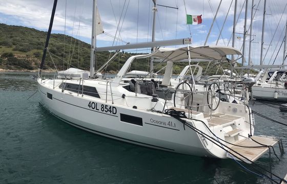 Sailboat BENETEAU OCEANIS 41.1 12.43m