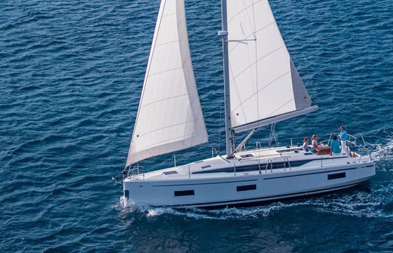 Sailboat Bavaria C42 12.9m
