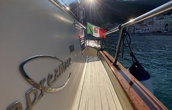 Motorboat Apreamare 38 Comfort 740hp