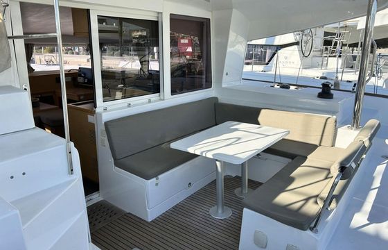 Catamaran Lagoon 400 S2 12m