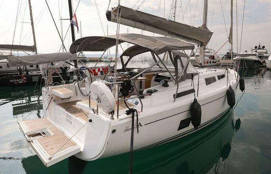 Sailboat HANSE 418 12.4m
