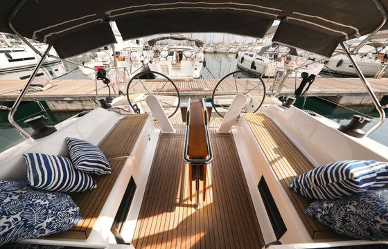 Sailboat HANSE 418 12.4m