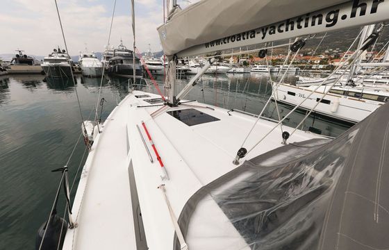 Sailboat HANSE 418 12.4m