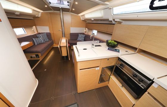 Sailboat HANSE 418 12.4m