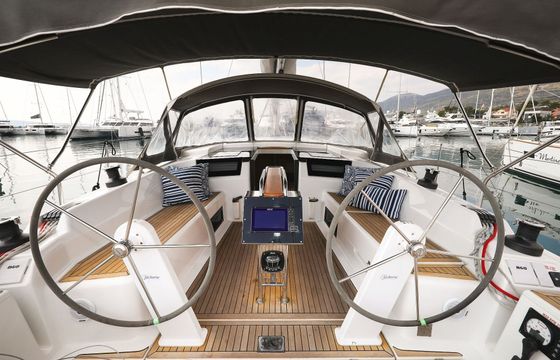 Sailboat HANSE 418 12.4m