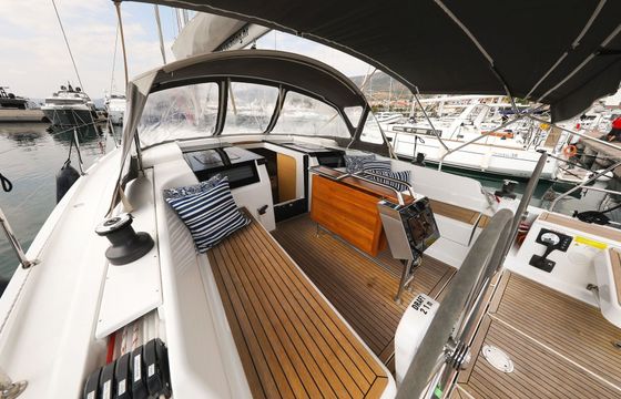 Sailboat HANSE 418 12.4m