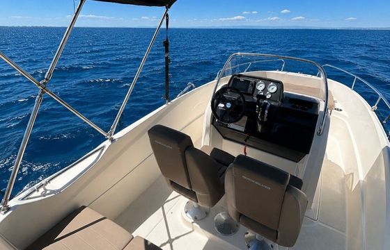 Motorboat Quicksilver Activ 555 Open 115hp