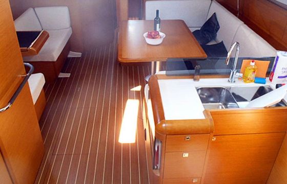 Sailboat Jeanneau Sun Odyssey 439 13.34m