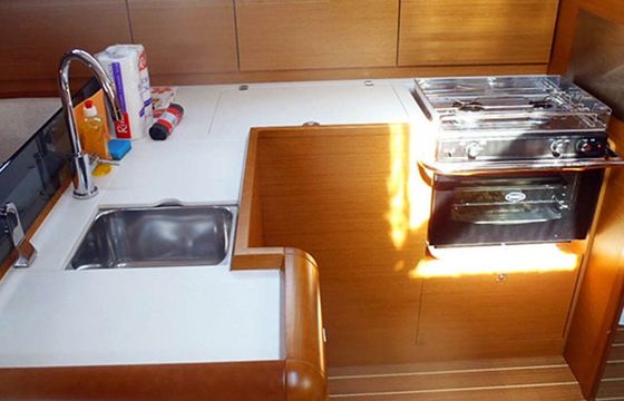 Sailboat Jeanneau Sun Odyssey 439 13.34m