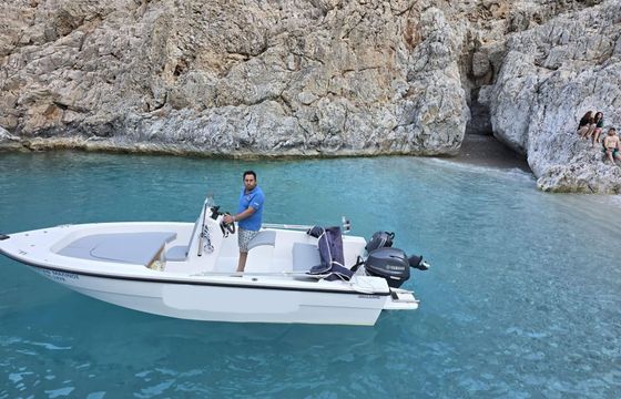 Motorboat Kreta Mare 5.5 walkaround