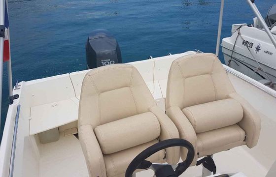 Motorboat JEANNEAU Cap camarat 555 style 100hp