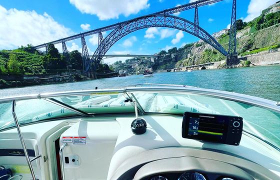 Motorboat Sea Ray Sun and Sport 220hp