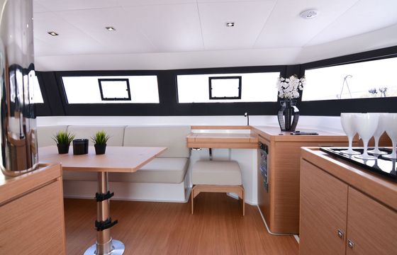 Catamaran DUFOUR 48 14.6m