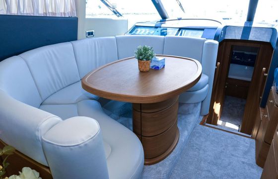 Motor yacht Fairline 2016