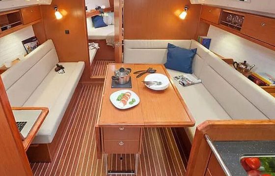 Sailboat BAVARIA CRUISER 36 11.3m